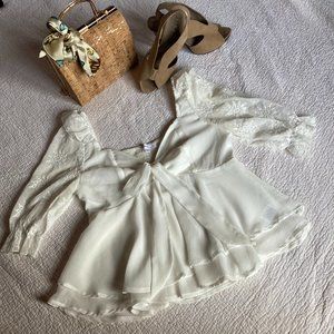 Aeom Off White V-Neck Ruffle Hem Blouse with Eyelet Puffed Sleeve sz XS